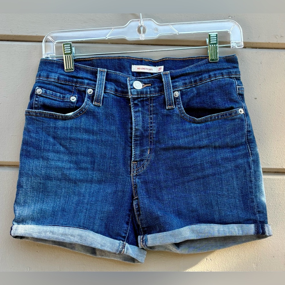 Blue Levi’s Jean Shorts with Rolled Cuffs and High-Waist